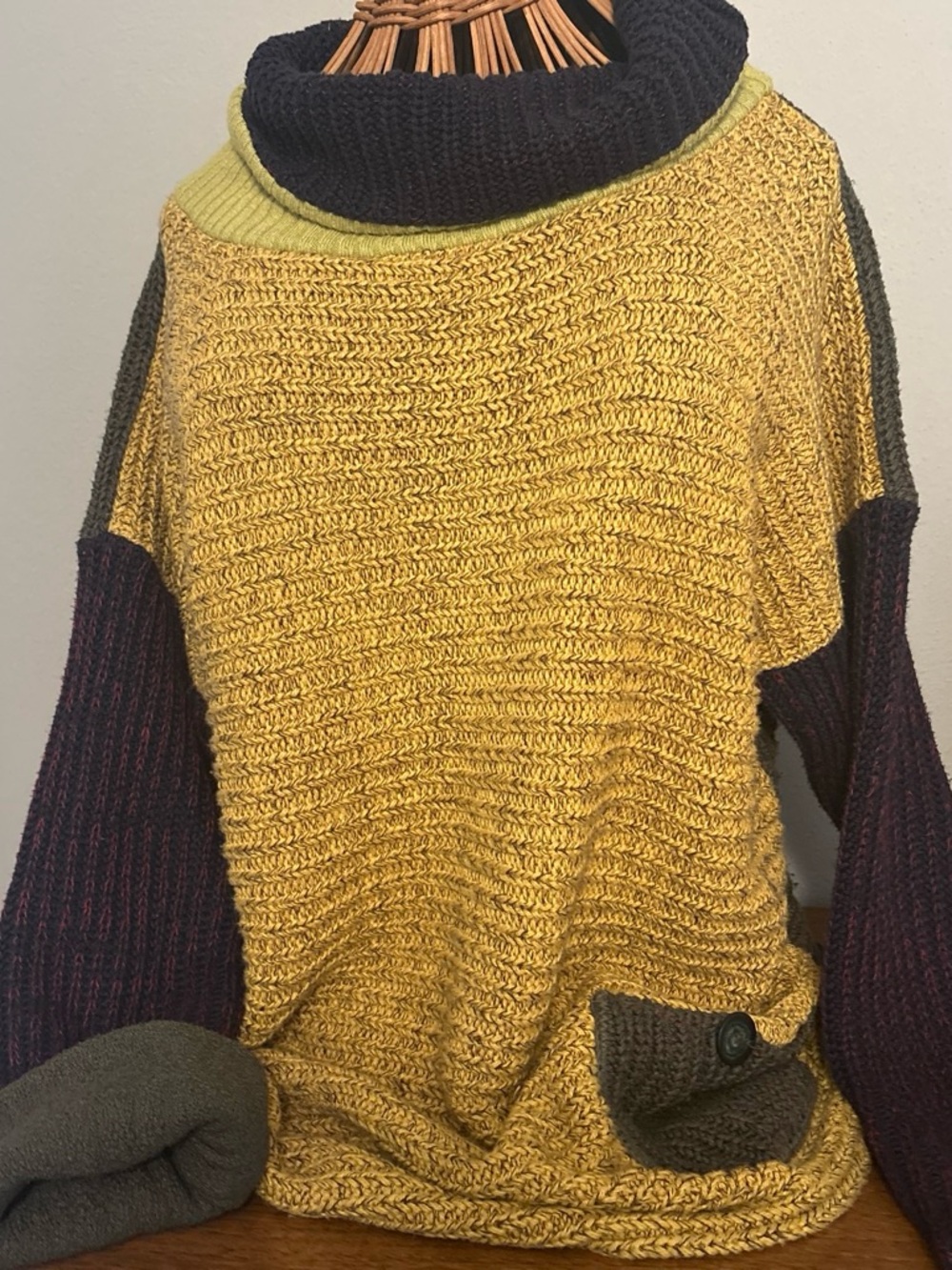 80s Cozy Colorblock Turtleneck Sweater - Mustard XL